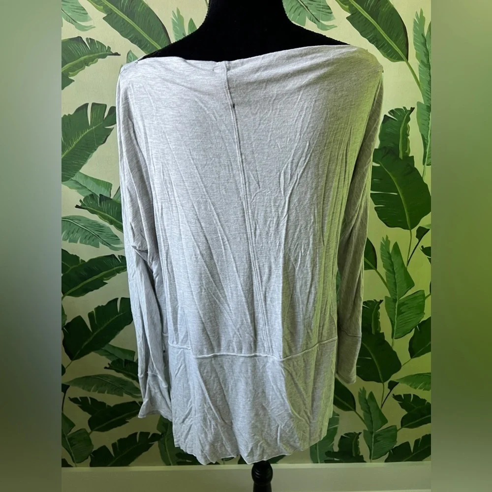 Free People We the free Womens‎ light gray long sleeve top Medium